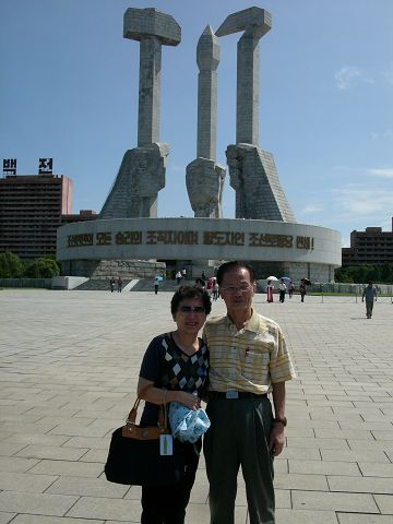 北朝鮮勞動黨黨徽（鐮刀、斧頭，毛筆）。